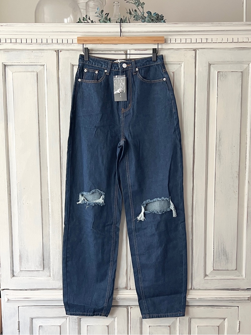 NWT SIGNATURE 8 High Rise Wide Leg Jeans w/Knee Cutouts - Dark Wash